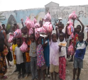 children in Morabie community showing food from distribution
